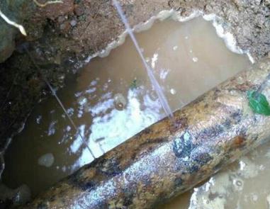 交城楼顶渗水维修公司分享下地暖漏水的原因及检测方法。